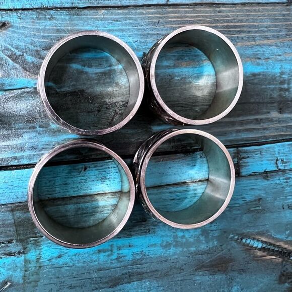 First Nations Vintage Boma Wolf Napkin Rings in cedar box - Picture 10 of 13